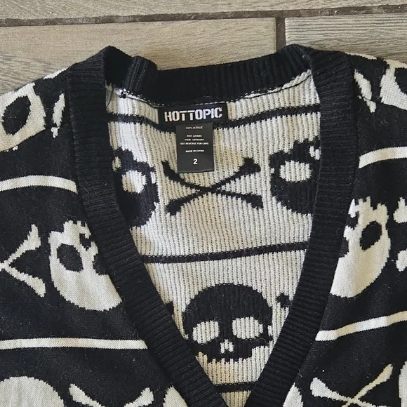 Hot Topic Black and White Cardigan Sweater with Geometric Patterns - Picture 2 of 7